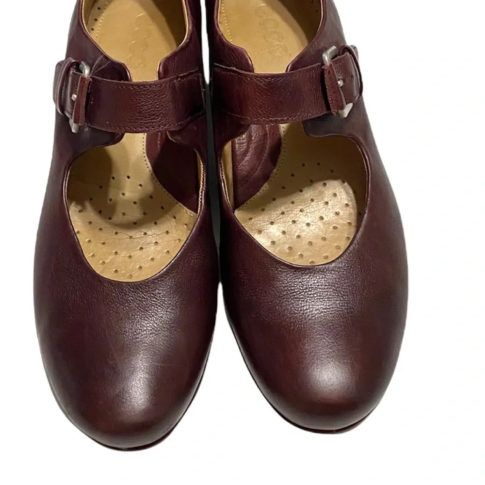 ECCO Maryjanes Sz 40 / 10 Red Burgundy Leather Clogs Strap & Buckle - Picture 2 of 11